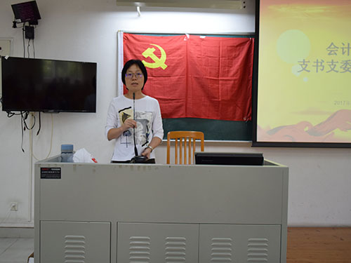 沈長霞進(jìn)行培訓(xùn)