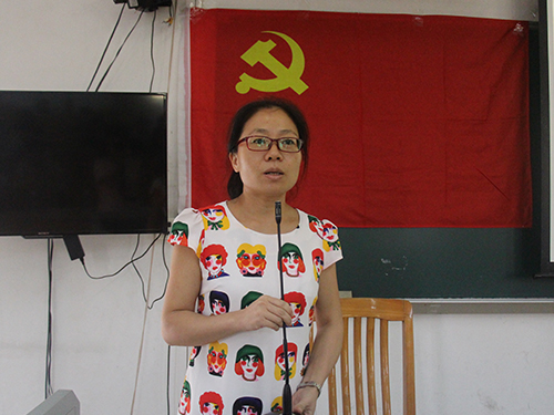 沈長(zhǎng)霞講解培訓(xùn)班事項(xiàng)