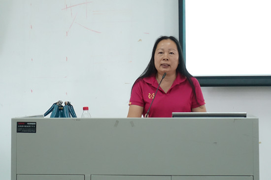 黃曉梅分析就業(yè)形勢(shì)